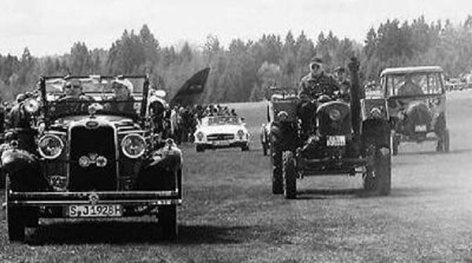 Stelldichein von noblen Karossen und landwirtschaftlichen Oldtimern ist am 1. Mai das Fluggelände Eisberg bei Dottingen.
FOTO: PR