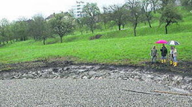 Viel Steine gibt's und noch kein Wasser: Im Juni soll der Bau des Retentionsspeicherbeckens zum Hochwasserschutz für das Gewerbegebiet Brühl abgeschlossen sein.
GEA-FOTO: PP