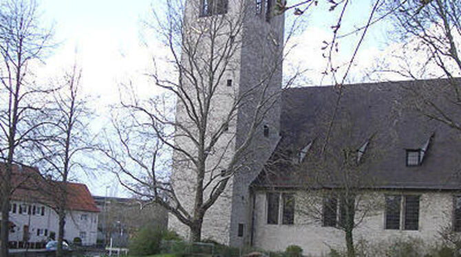 Einen Treffpunkt für Ältere im Viertel wünscht sich Pfarrer Hartmann für den Vorplatz der Christuskirche; und das Gotteshaus selbst könnte auch als Konzertsaal, die Gemeinderäume für Familien oder Vereine dienen.
FOTO: LB