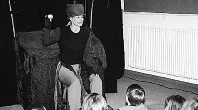 Veranstaltungen wie hier mit Puppenspielerin Ute Wange gehören zum festen Angebot der Gomaringer Bibliothek.
GEA-ARCHIVFOTO