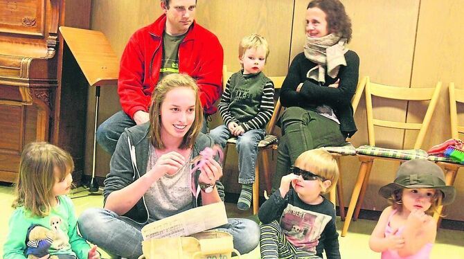 Die »Tanzbärchen« im SAV sind mit Lena Reinhardt in ihrem Element.  FOTO: ANGELA STEIDLE