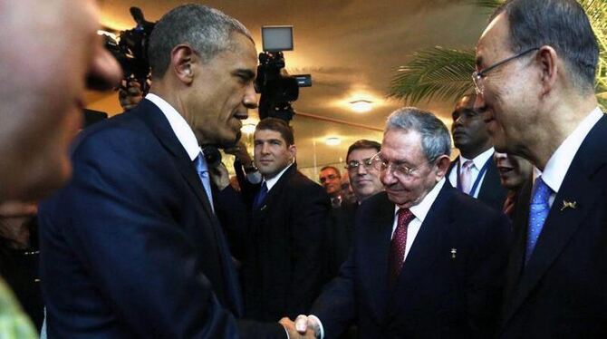 Handshake in Panama: Barack Obama und Raul Castro. Foto: Panama Presidency