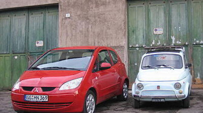 Das soll ein Kleinwagen sein? Der Vergleich mit Fiats 500 macht klar, was für ein ausgewachsenes Auto der Mitsubishi Colt auch als Dreitürer ist.
GEA-FOTO: STEPHAN ZENKE