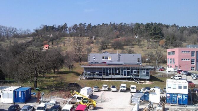 Das neue Parkhaus ist links dicht neben dem grauen Lehr- und Lernzentrum in der Bildmitte geplant. FOTO: UKT