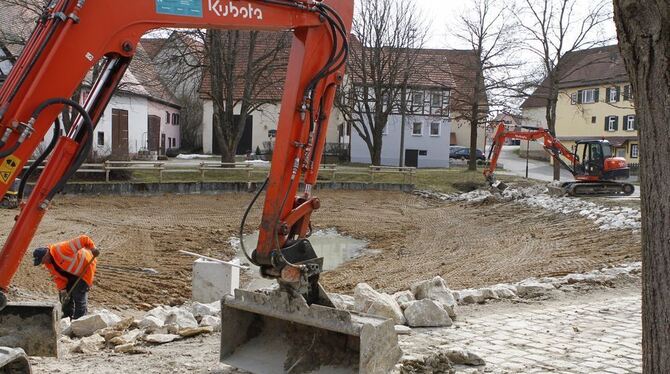 Vor Ostern waren rund um Bernlochs Hüle zum zweiten Mal die Bagger angerückt. Inzwischen ist der Tümpel wieder voll mit Wasser –