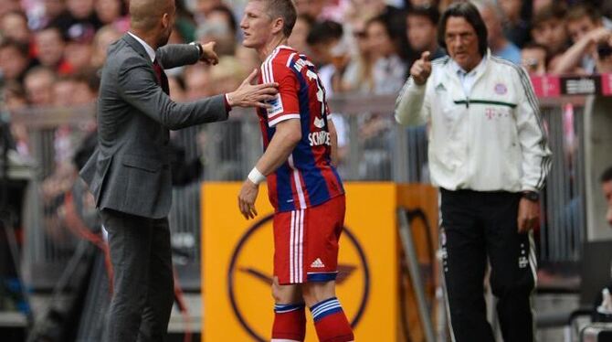 Schon öfter soll es Meinungsverschiedenheiten zwischen Pep Guardiola (l) und Teamarzt Müller-Wohlfahrt gegeben haben. Foto: A