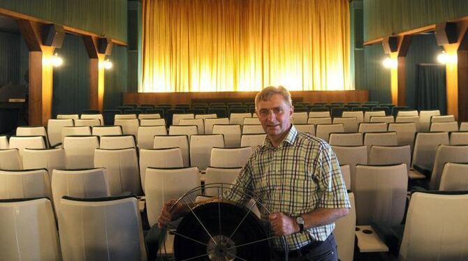 Karl-Heinz Meier im Vorführsaal seines Kinos in Quernheim. Bundesweit boykottieren 686 Kinos in 193 Orten den neuen Disney-Fi