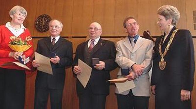 Verdienstmedaillen für Bettina Noack, Professor Eugen Wendler, Albert Mauch und Martin Sowa.
FOTO: TRINKHAUS