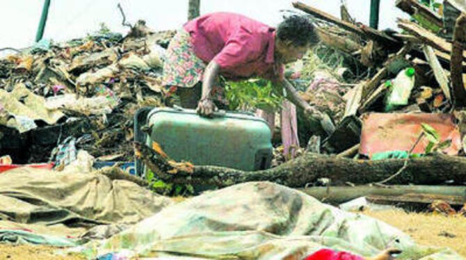 Chaos, wohin man schaut: Die Stadt Galle in Sri Lanka ist derart verwüstet, dass selbst erfahrene THW-Helfer schockiert sind.
FOTO: AP