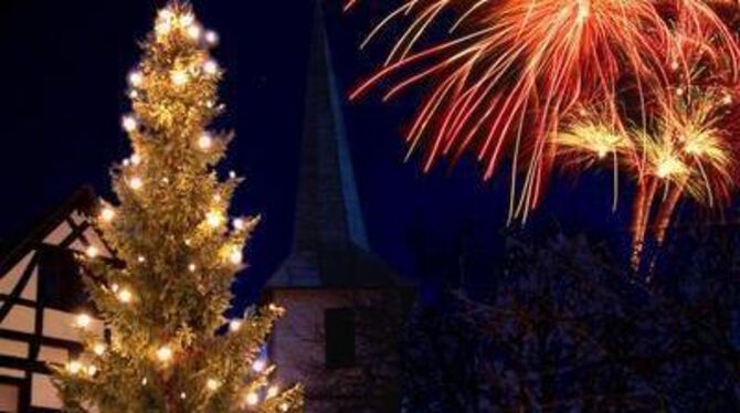 Ein buntes Lichtermeer über dem Rathausplatz hat Kirchentellinsfurt in der Silvesternacht immer zu bieten. Dieses Jahr soll aber