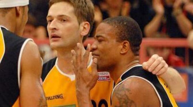 Wollen nach den Höhenflug gegen Alba Berlin auch konzentriert gegen Trier aufspielen: Die Tübinger Basketballer mit Igor Perovic