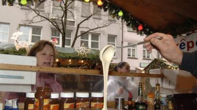 Das Geschäft auf dem Weihnachtsmarkt hätte für manche Händler in den ersten beiden Wochen besser laufen können.  FOTO: NIETHAMME