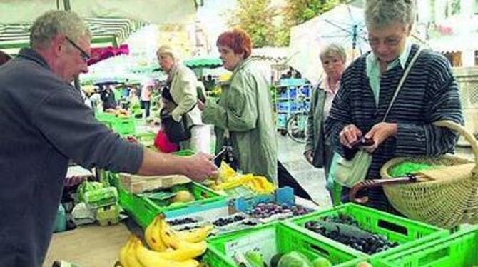 Die Qualität des Angebots ist es, was die meisten Wochenmarktkunden regelmäßig in die Innenstadt führt. FOTO: TRINKHAUS