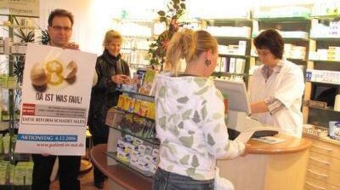 »Da ist was faul«, verkündete der Mössinger Apotheker Wolfram Schanz seinen Kunden. Er bot am Aktionstag Information