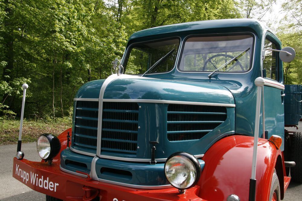 Erstes historisches Lastkraftwagen- und Kraftomnibusse-Treffen Nebelhöhle