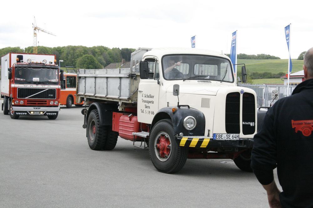 Erstes historisches Lastkraftwagen- und Kraftomnibusse-Treffen Nebelhöhle