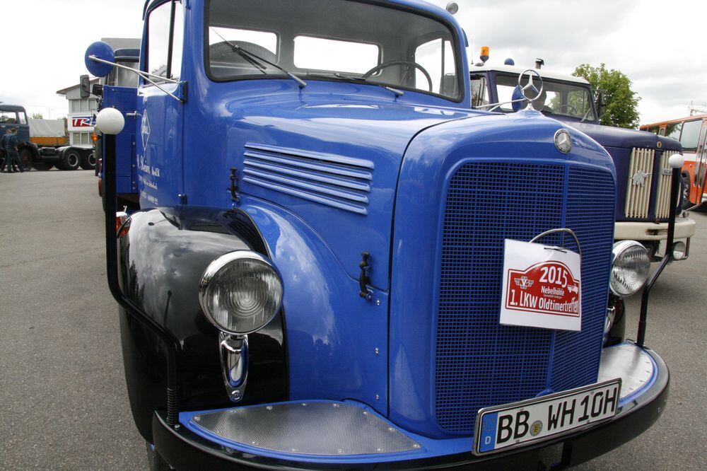 Erstes historisches Lastkraftwagen- und Kraftomnibusse-Treffen Nebelhöhle