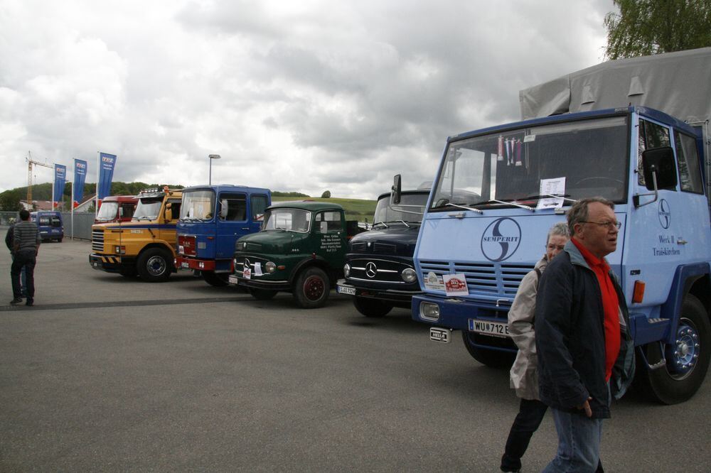 Erstes historisches Lastkraftwagen- und Kraftomnibusse-Treffen Nebelhöhle