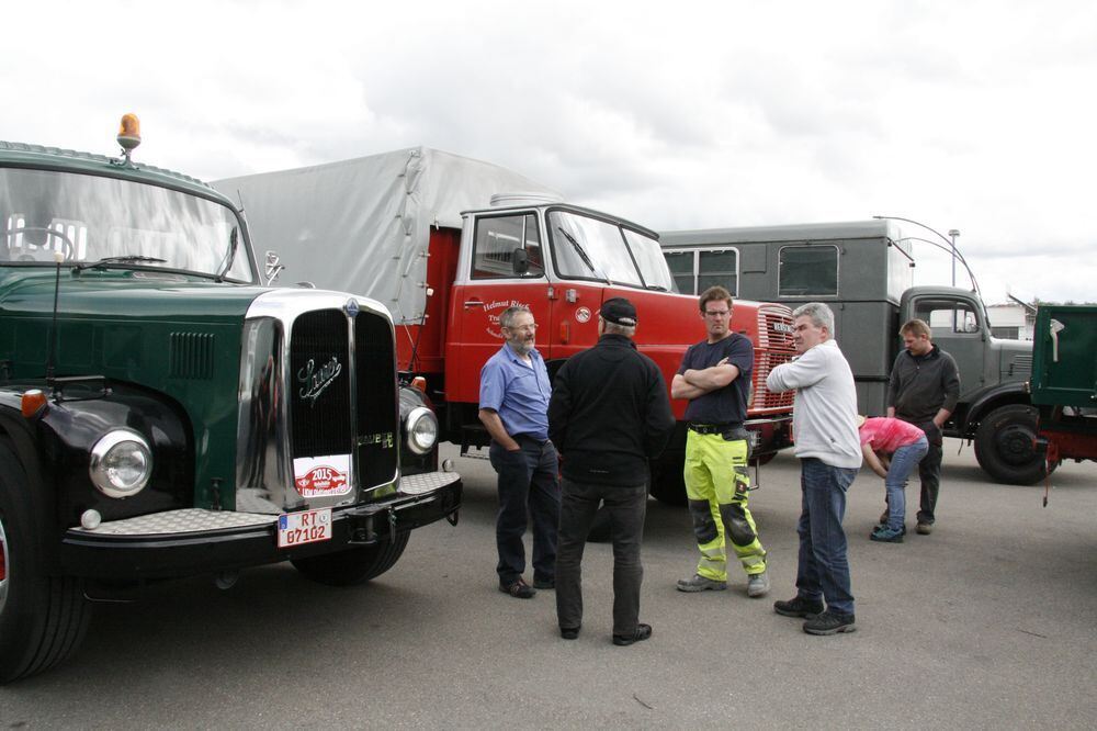 Erstes historisches Lastkraftwagen- und Kraftomnibusse-Treffen Nebelhöhle