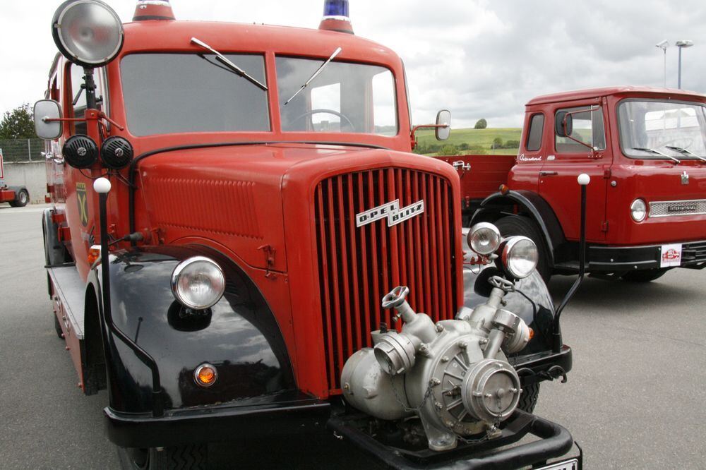 Erstes historisches Lastkraftwagen- und Kraftomnibusse-Treffen Nebelhöhle