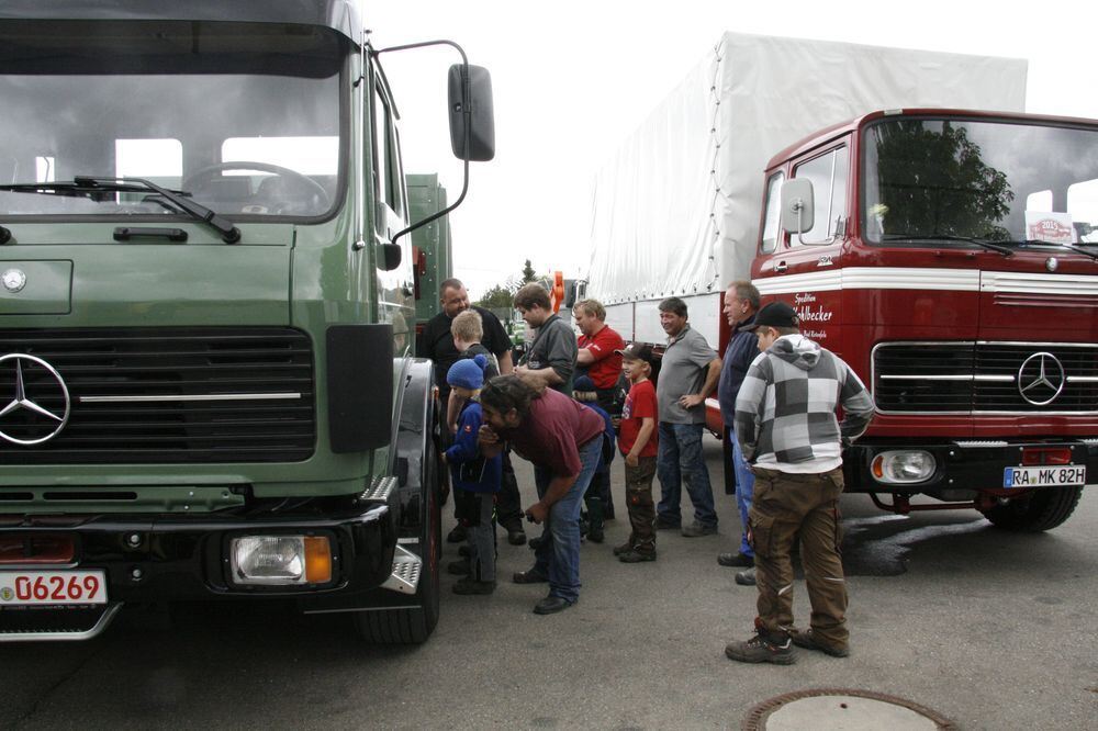 Erstes historisches Lastkraftwagen- und Kraftomnibusse-Treffen Nebelhöhle