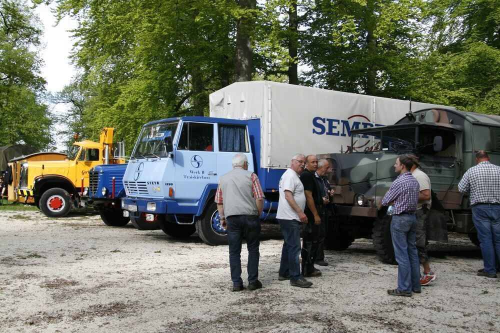 Erstes historisches Lastkraftwagen- und Kraftomnibusse-Treffen Nebelhöhle