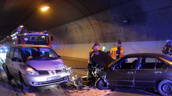 Der BMW geriet aus unbekannten Gründen im Ursulabergtunnel auf die Gegenfahrbahn.