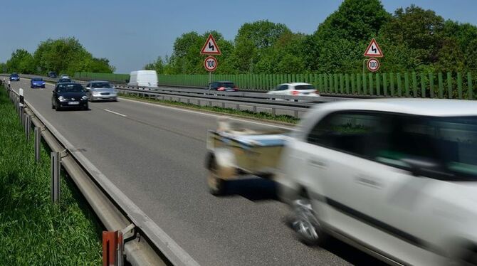 Es bleibt bei Tempo 100 auf der Stadtautobahn zwischen dem Hohbuchknoten und dem Industriegebiet West.