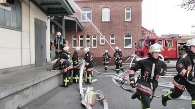 Sparen ja, aber im Ernstfall ist die Feuerwehr auch auf gutes Gerät angewiesen. GEA-ARCHIV-FOTO