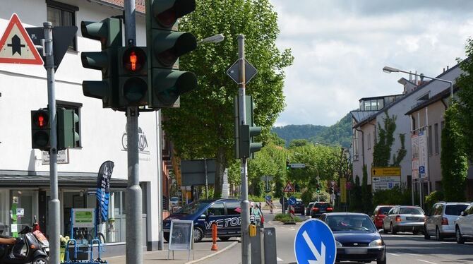 Die Schaltung der Ampel-Anlagen auf der Pfullinger Ortsdurchfahrt soll neu gestaltet und eine »grüne Welle« ermöglicht werden.