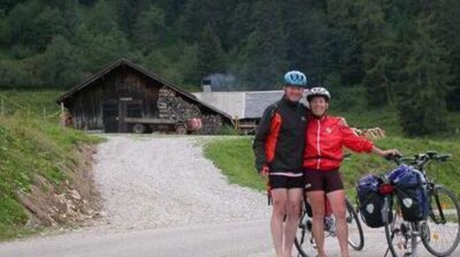 Veronika und Rolf Syring genossen ihr Frischlufterlebnis in den Alpen. FOTO: SANDER