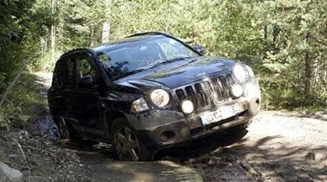 Überzeugt auch bei Off-Road-Fahrten im anspruchsvollen Gelände: der neue Jeep Compass. 
GEA-FOTO: KNAUER