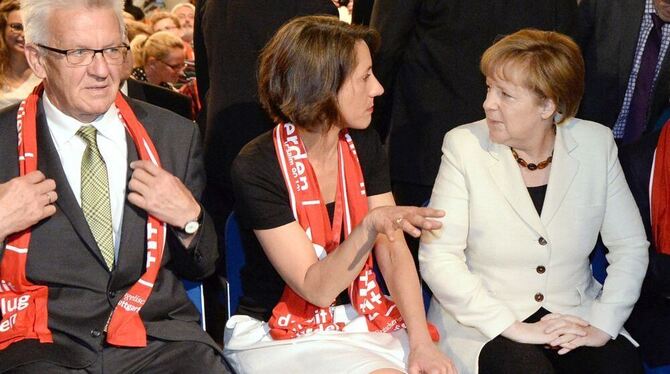 Der baden-württembergische Ministerpräsident Winfried Kretschmann (Bündnis 90/Die Grünen), die Generalsekretärin des Evangelisch Der baden-württembergische Ministerpräsident Winfried Kretschmann (Bündnis 90/Die Grünen), die Generalsekretärin des Evangelisch