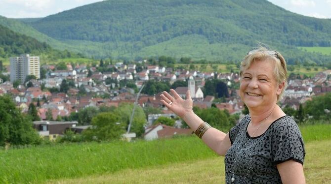 Dr. Barbara Dürr möchte ihr Eningen zum Wohlfühlort für alle Generationen machen.  FOTO: NIETHAMMER