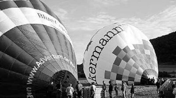 Engstinger Kinder und Jugendliche hoben im Rahmen des Ferienprogramms mit dem Heißluftballon ab. 
FOTO: BU