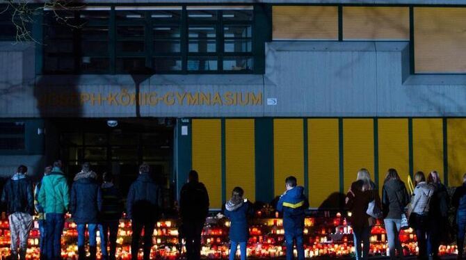 16 Schüler und zwei Lehrer des Halterner Joseph-König-Gymnasiums starben in dem Germanwings-Flugzeug. Foto: Rolf Vennenbernd/