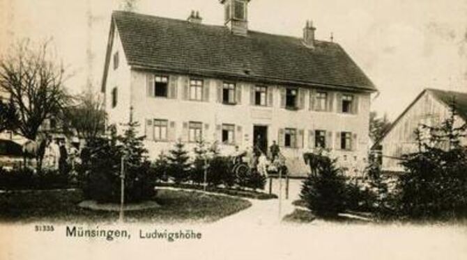 Das Verwaltungsgebäude der Ludwigshöhe auf dem Münsinger Hart. FOTO: STADTARCHIV MÜNSINGEN