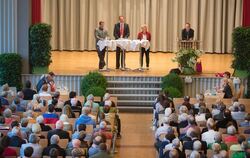 Rund 600 Eninger kamen zum Wahlpodium in die HAP-Grieshaber-Halle.