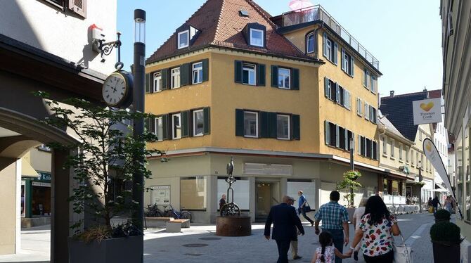 Der Laden ist ausgeräumt, die Schaufenster sind verklebt: Eine Sanierung der ehemaligen Knödler’schen Buchhandlung steht aber ni