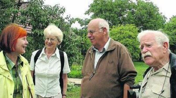 Viel zu Fuß unterwegs: Gisela Mehling, Renate Hasler, Hans Rothfuss und Erich Niethammer (von links).  GEA-FOTO: JIRASEK