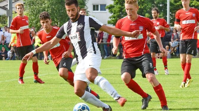 Mauro La Forza (mit Ball) sorgte mit seinem Treffer zum 2:0 für die Vorentscheidung. Nach dem Schluss war die Freude beim Nicht-