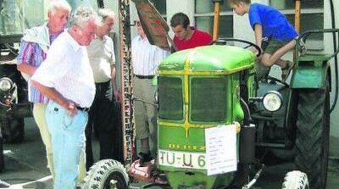 Von Wankheimern und noch fahrtüchtig: Vierzig Oldtimer hat Jürgen Holoch für eine Ausstellung organisiert.  FOTO: HÜBNER