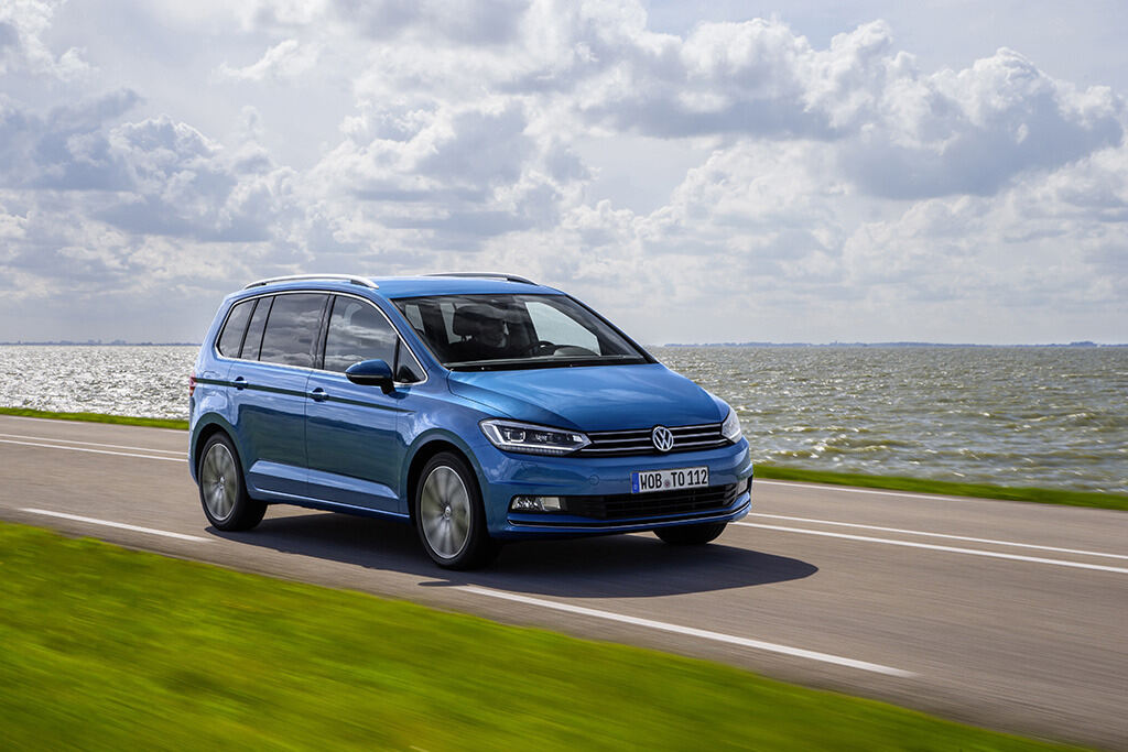 volkswagen_touran_2015_13 (jpg)