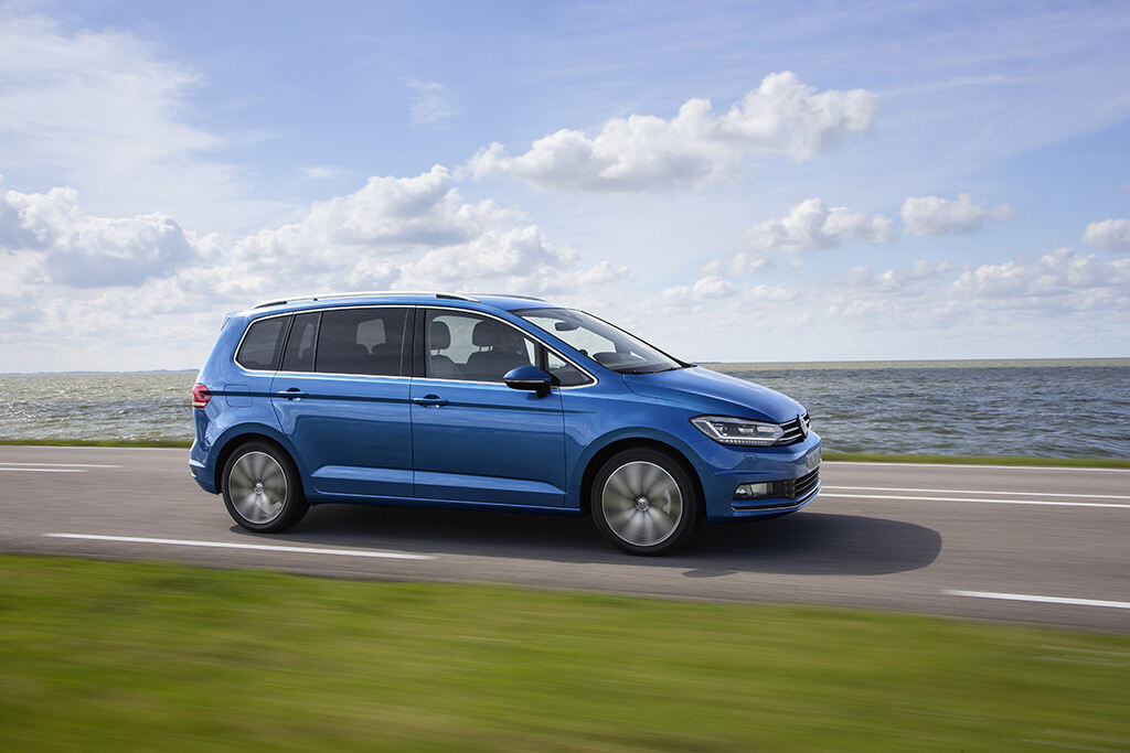 volkswagen_touran_2015_14 (jpg)