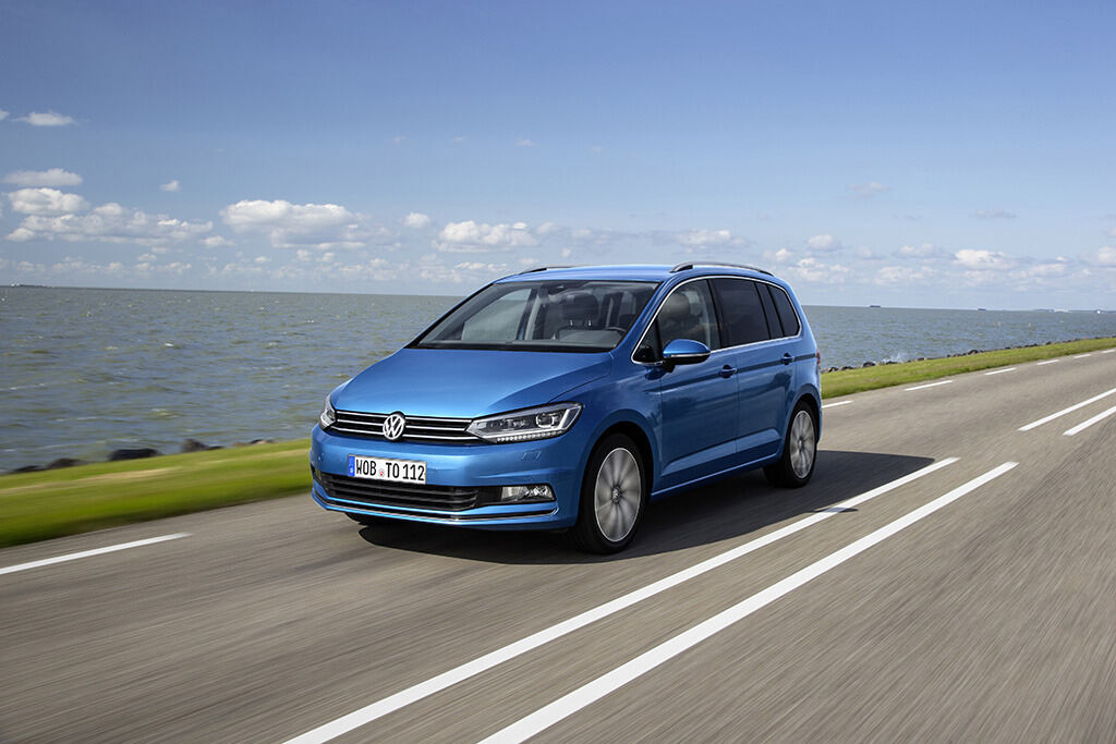 volkswagen_touran_2015_15 (jpg)