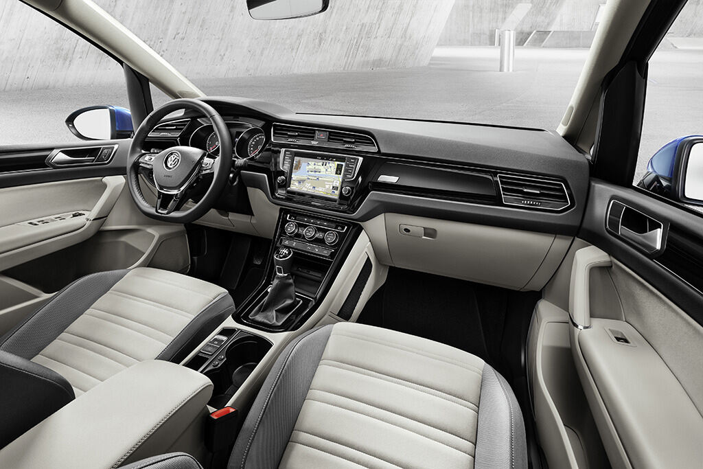 volkswagen_touran_2015_6 (JPG)