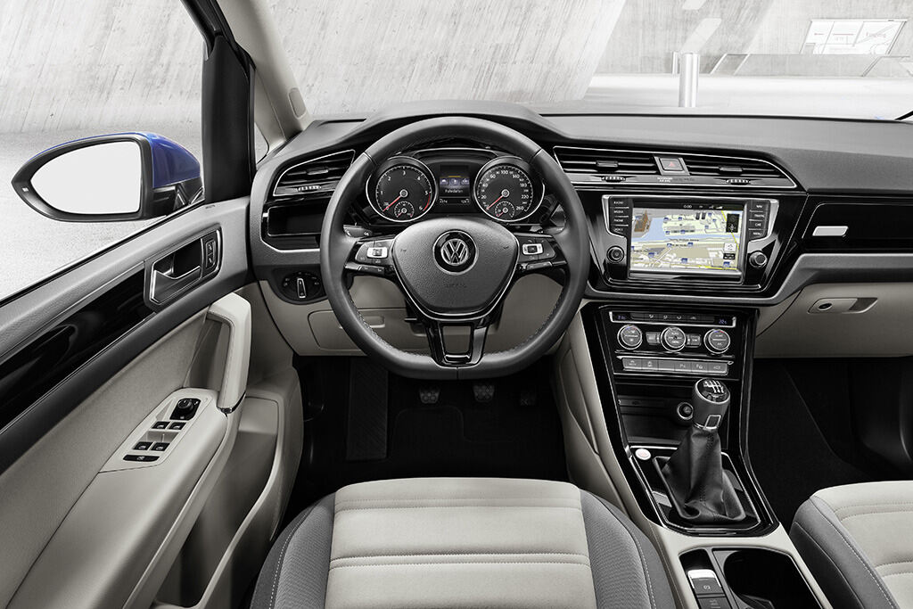 volkswagen_touran_2015_8 (JPG)