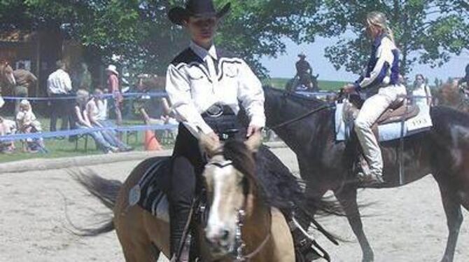 Rund 200 Reiter gingen beim Pliezhäuser Westernturnier an den Start. FOTO: VEIT MÜLLER