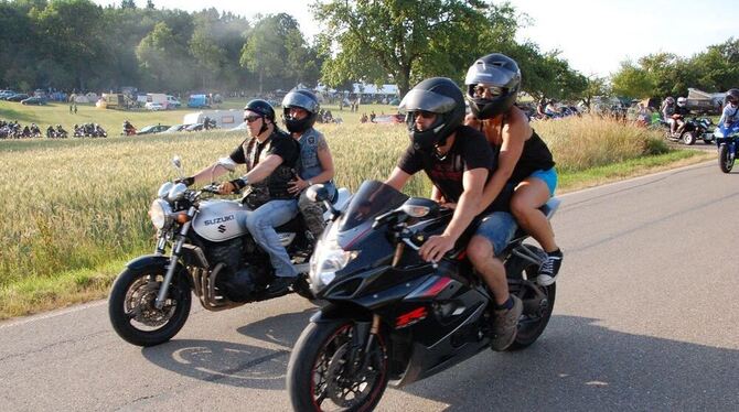 Beim Motorradtreffen des MC Wilsingen trifft sich die Biker-Szene zum Fahren und Feiern.  FOTO: HÄUSSLER