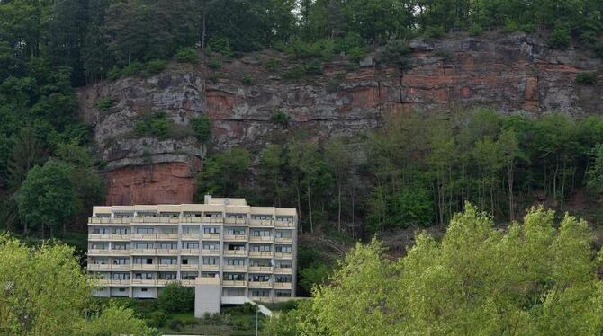 Das Skelett von Tanja Gräff wurde bei Rodungsarbeiten unterhalb dieser rund 50 Meter hohen Felswand in Trier-Pallien gefunden